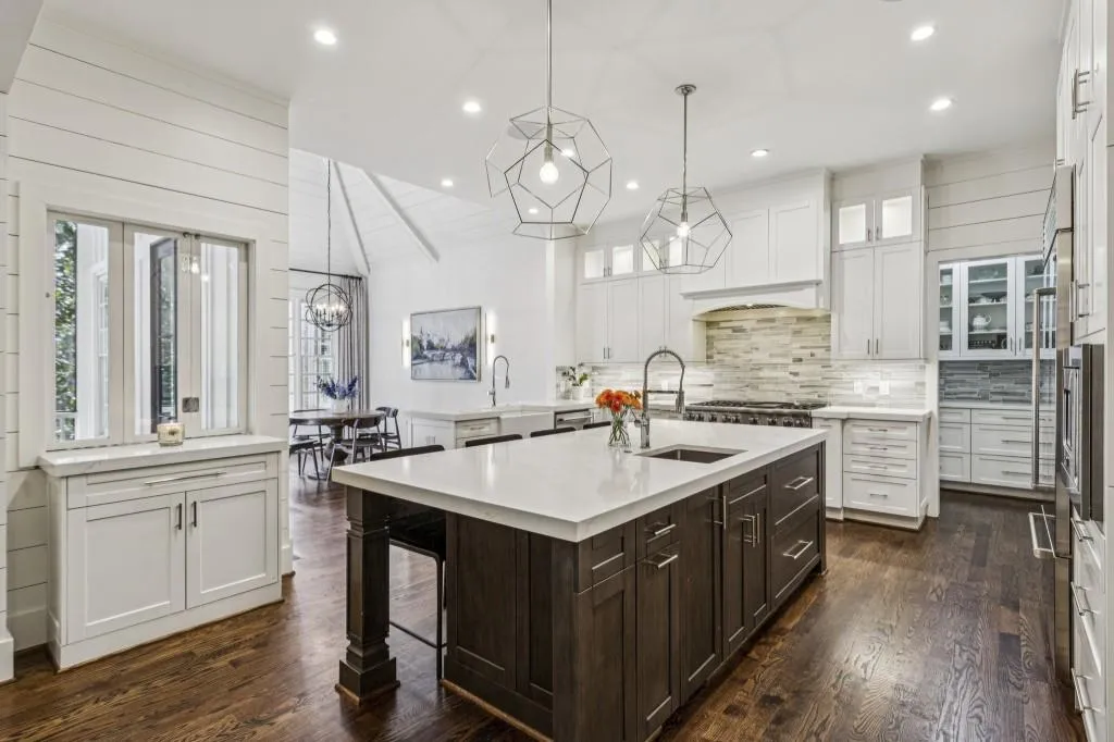 305 Forrest Lake Drive, Sandy Springs, Georgia 30327, 6 Bedrooms Bedrooms, ,7 BathroomsBathrooms,Residential,For Sale,305 Forrest Lake Drive,7711387