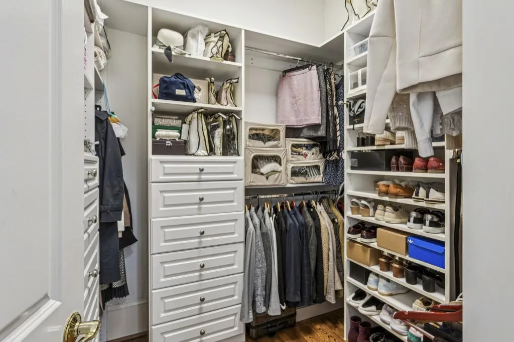 305 Forrest Lake Drive, Sandy Springs, Georgia 30327, 6 Bedrooms Bedrooms, ,7 BathroomsBathrooms,Residential,For Sale,305 Forrest Lake Drive,7711387