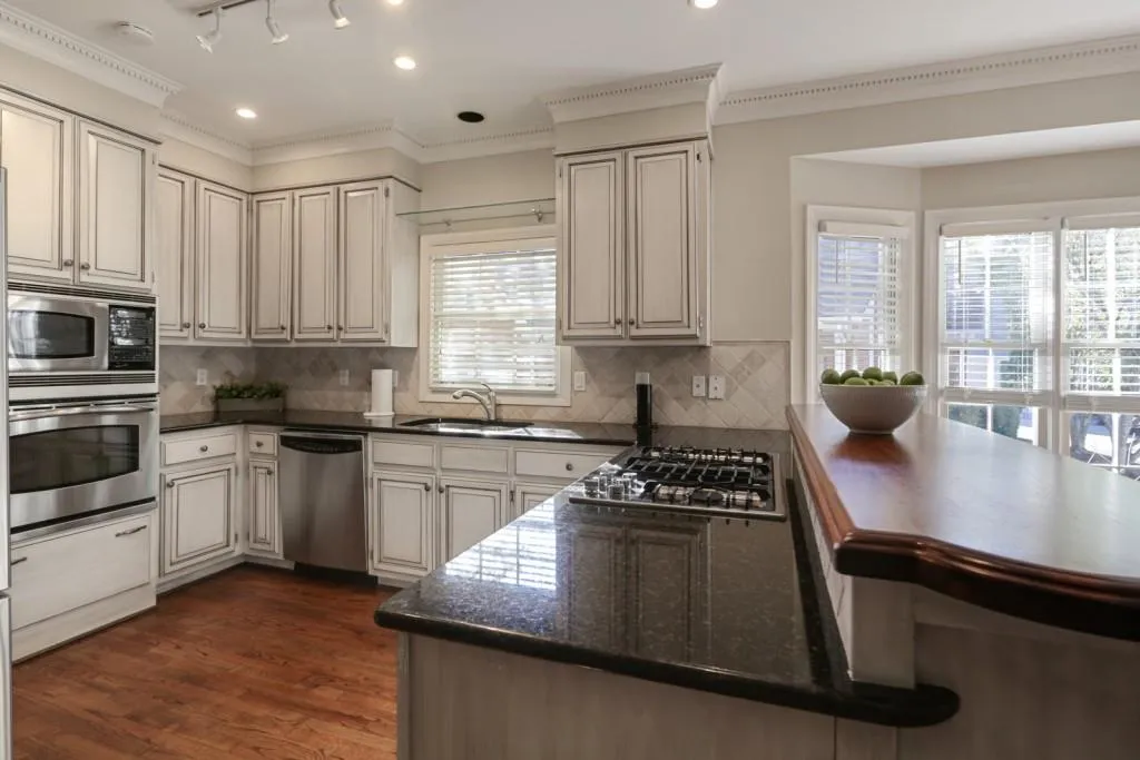 27 Ridgemere Trace, Sandy Springs, Georgia 30328, 4 Bedrooms Bedrooms, ,3 BathroomsBathrooms,Residential,Sold,27 Ridgemere Trace,6800766