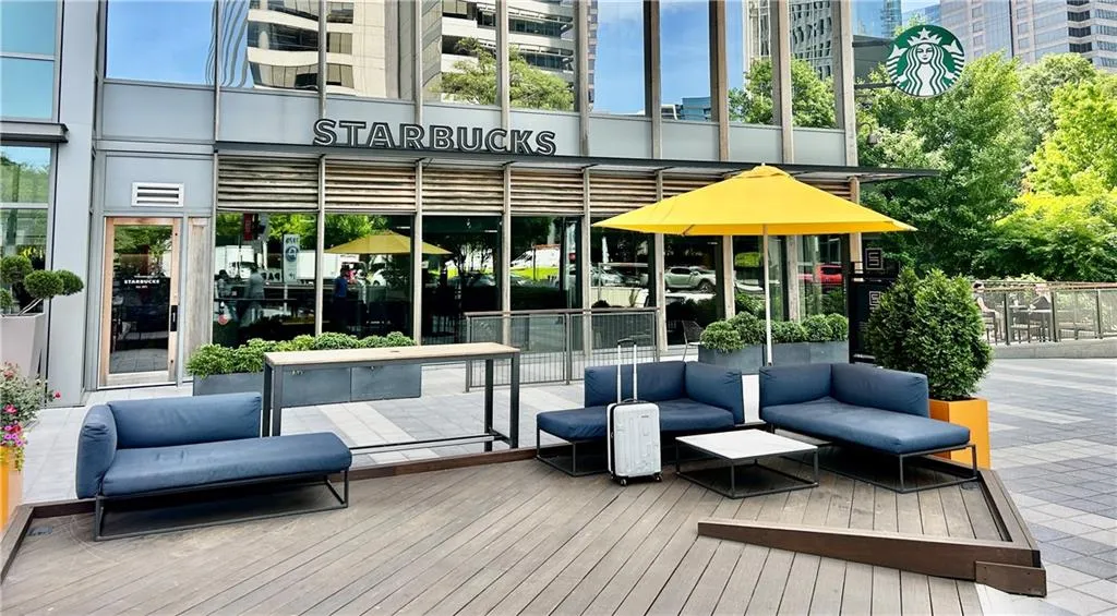 3 Starbuck Loacations Just Blocks Away