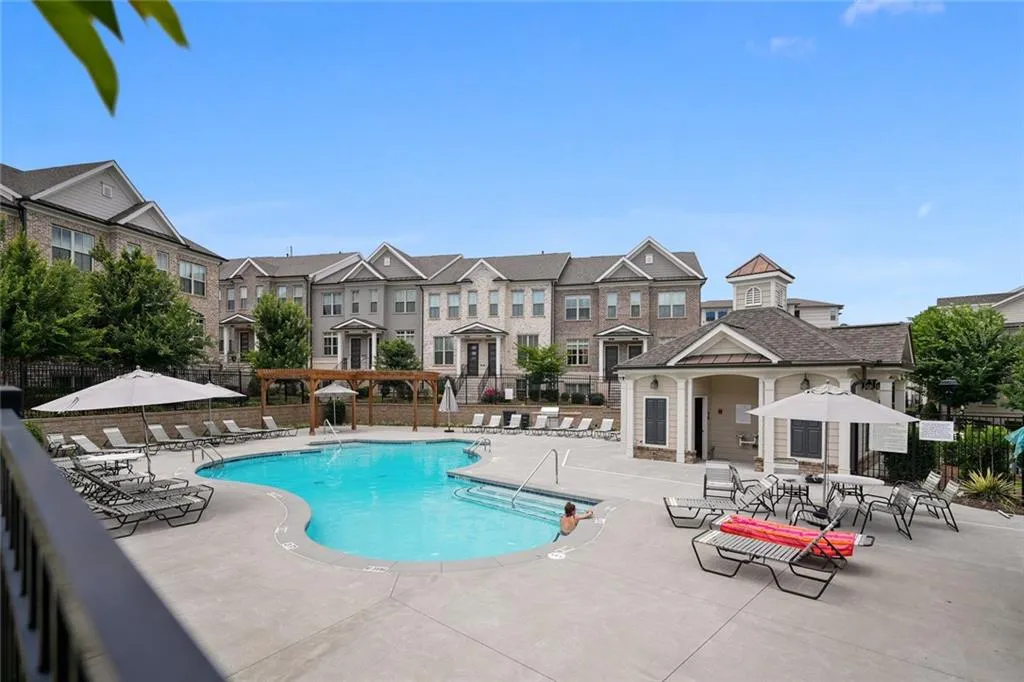 4747 Roswell Road, Atlanta, Georgia 30342, 2 Bedrooms Bedrooms, ,2 BathroomsBathrooms,Residential,Sold,4747 Roswell Road,6911935