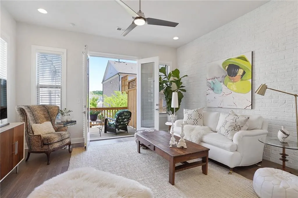 4747 Roswell Road, Atlanta, Georgia 30342, 2 Bedrooms Bedrooms, ,2 BathroomsBathrooms,Residential,Sold,4747 Roswell Road,6911935