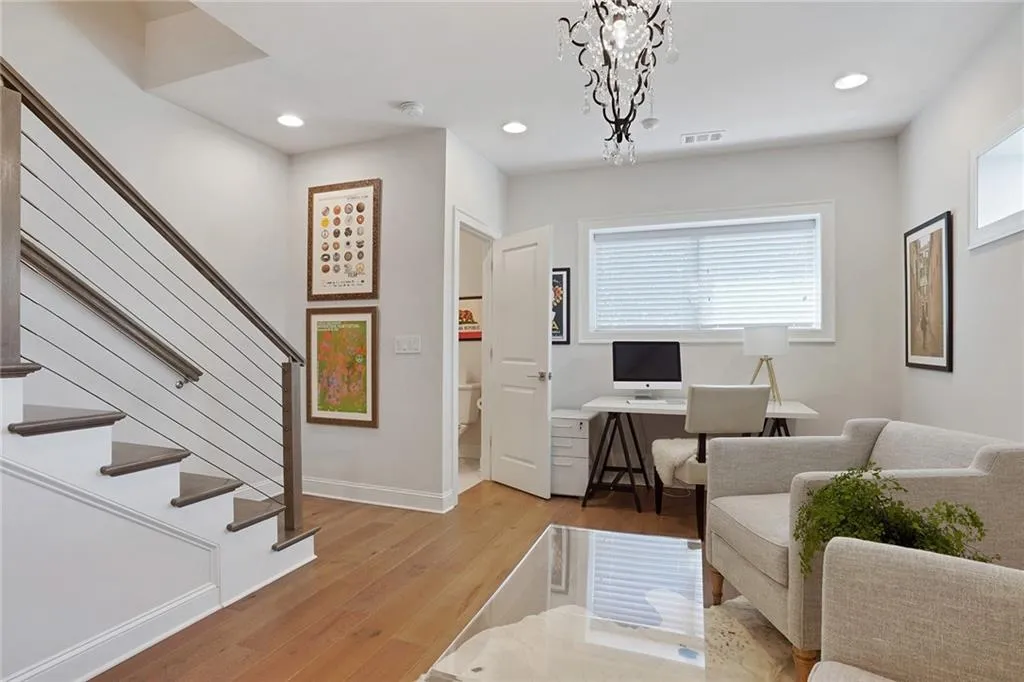 4747 Roswell Road, Atlanta, Georgia 30342, 2 Bedrooms Bedrooms, ,2 BathroomsBathrooms,Residential,Sold,4747 Roswell Road,6911935