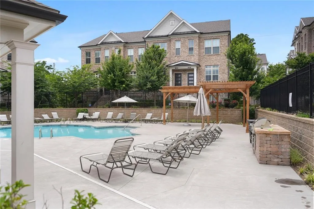 4747 Roswell Road, Atlanta, Georgia 30342, 2 Bedrooms Bedrooms, ,2 BathroomsBathrooms,Residential,Sold,4747 Roswell Road,6911935