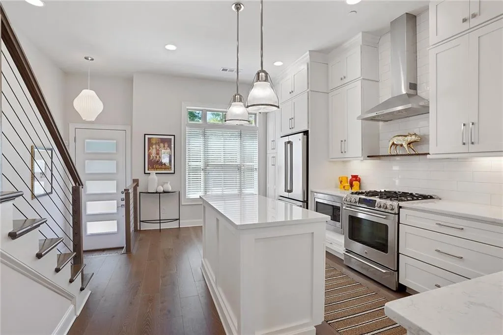 4747 Roswell Road, Atlanta, Georgia 30342, 2 Bedrooms Bedrooms, ,2 BathroomsBathrooms,Residential,Sold,4747 Roswell Road,6911935