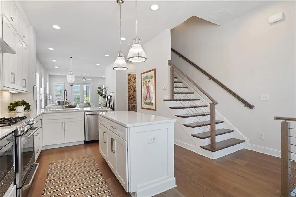 4747 Roswell Road, Atlanta, Georgia 30342, 2 Bedrooms Bedrooms, ,2 BathroomsBathrooms,Residential,Sold,4747 Roswell Road,6911935