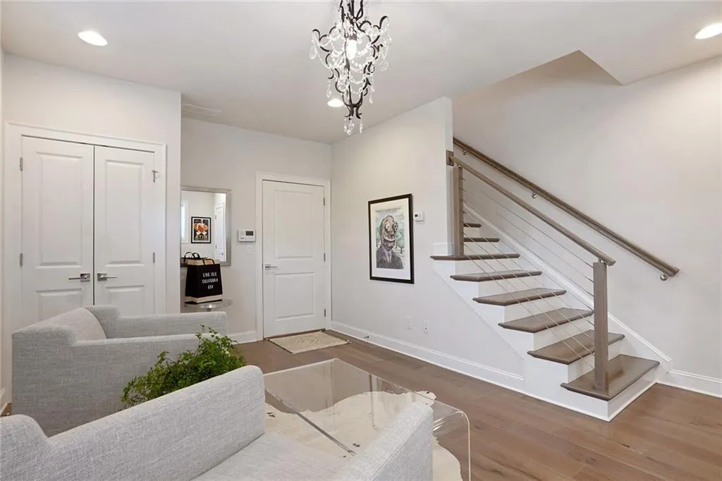 4747 Roswell Road, Atlanta, Georgia 30342, 2 Bedrooms Bedrooms, ,2 BathroomsBathrooms,Residential,Sold,4747 Roswell Road,6911935