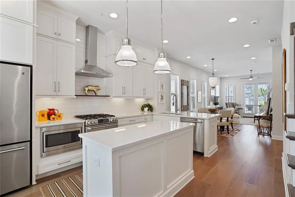 4747 Roswell Road, Atlanta, Georgia 30342, 2 Bedrooms Bedrooms, ,2 BathroomsBathrooms,Residential,Sold,4747 Roswell Road,6911935