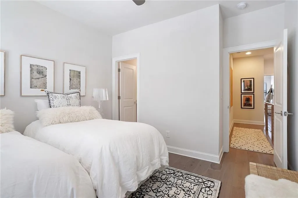 4747 Roswell Road, Atlanta, Georgia 30342, 2 Bedrooms Bedrooms, ,2 BathroomsBathrooms,Residential,Sold,4747 Roswell Road,6911935