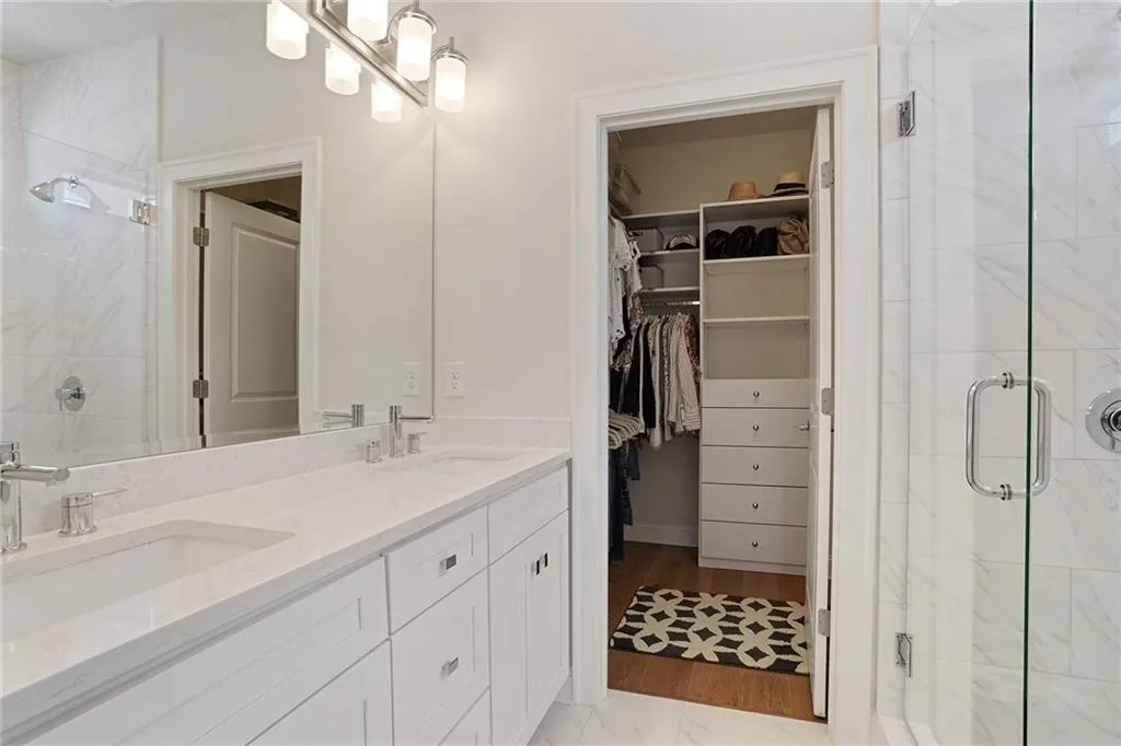 4747 Roswell Road, Atlanta, Georgia 30342, 2 Bedrooms Bedrooms, ,2 BathroomsBathrooms,Residential,Sold,4747 Roswell Road,6911935