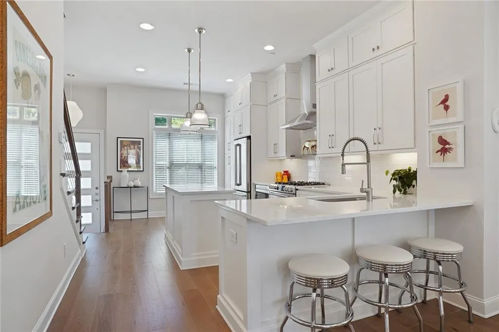 4747 Roswell Road, Atlanta, Georgia 30342, 2 Bedrooms Bedrooms, ,2 BathroomsBathrooms,Residential,Sold,4747 Roswell Road,6911935