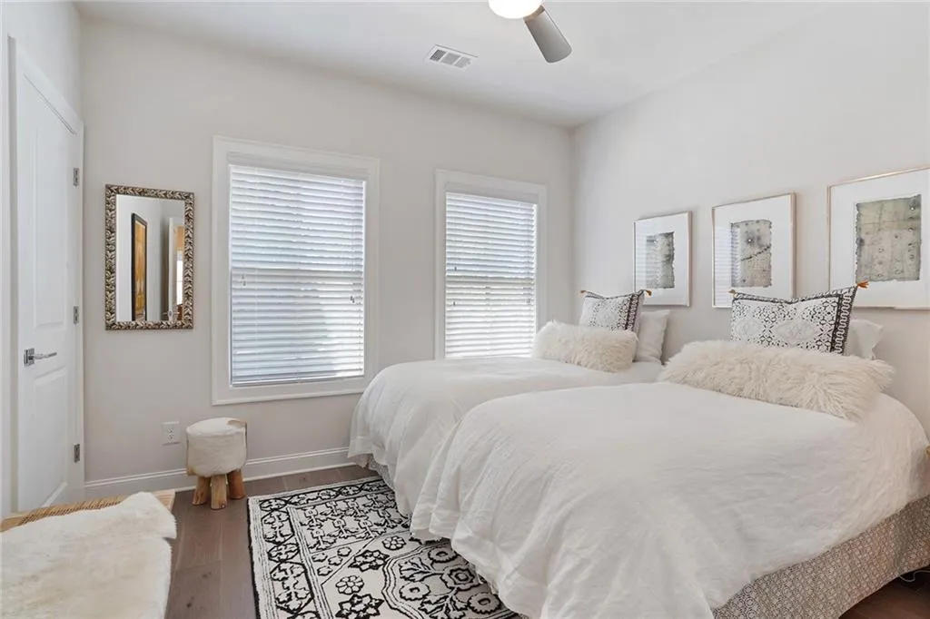 4747 Roswell Road, Atlanta, Georgia 30342, 2 Bedrooms Bedrooms, ,2 BathroomsBathrooms,Residential,Sold,4747 Roswell Road,6911935