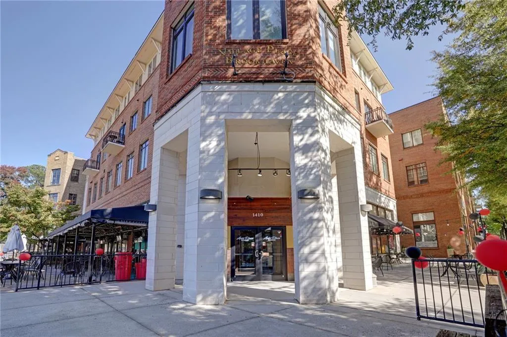 2628 Dogwood Terrace Ne, Brookhaven, Georgia 30319, 5 Bedrooms Bedrooms, ,4 BathroomsBathrooms,Residential,For Sale,2628 Dogwood Terrace Ne,7675583