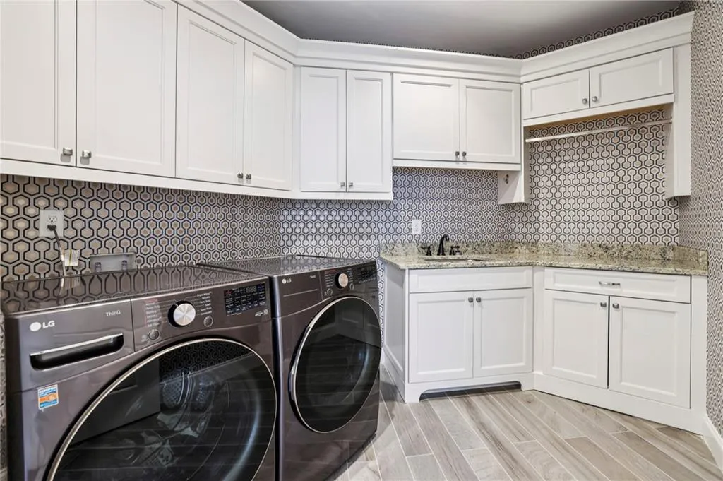 2628 Dogwood Terrace Ne, Brookhaven, Georgia 30319, 5 Bedrooms Bedrooms, ,4 BathroomsBathrooms,Residential,For Sale,2628 Dogwood Terrace Ne,7675583