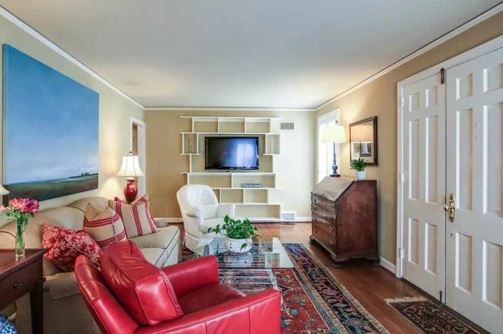 338 Pine Forest Road, Sandy Springs, Georgia 30342, 3 Bedrooms Bedrooms, ,2 BathroomsBathrooms,Residential,Sold,338 Pine Forest Road,5986881