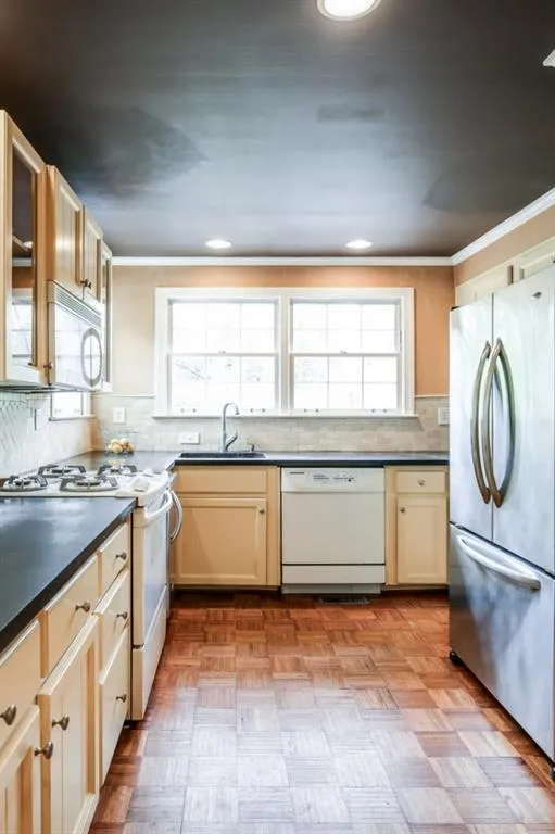 338 Pine Forest Road, Sandy Springs, Georgia 30342, 3 Bedrooms Bedrooms, ,2 BathroomsBathrooms,Residential,Sold,338 Pine Forest Road,5986881