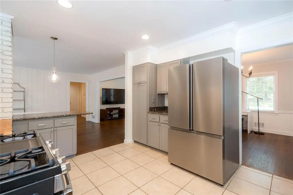 581 Hammond Drive, Atlanta, Georgia 30328, 3 Bedrooms Bedrooms, ,2 BathroomsBathrooms,Residential,Sold,581 Hammond Drive,7245477