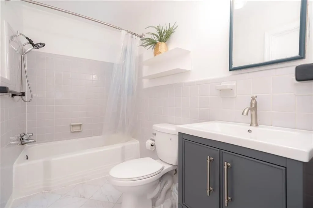 581 Hammond Drive, Atlanta, Georgia 30328, 3 Bedrooms Bedrooms, ,2 BathroomsBathrooms,Residential,Sold,581 Hammond Drive,7245477