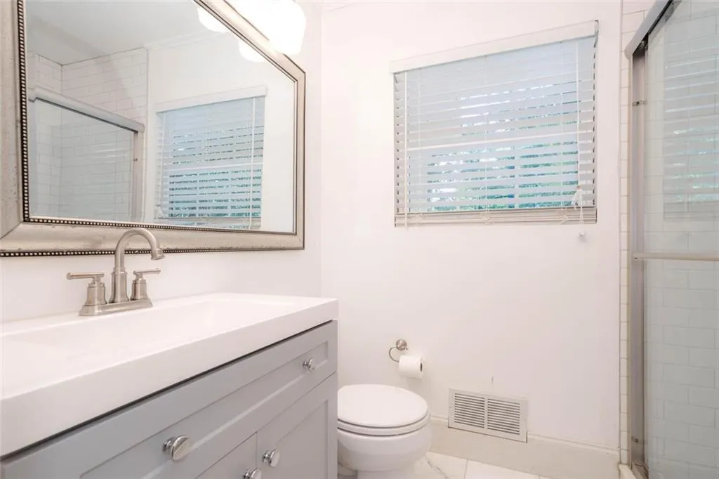 581 Hammond Drive, Atlanta, Georgia 30328, 3 Bedrooms Bedrooms, ,2 BathroomsBathrooms,Residential,Sold,581 Hammond Drive,7245477