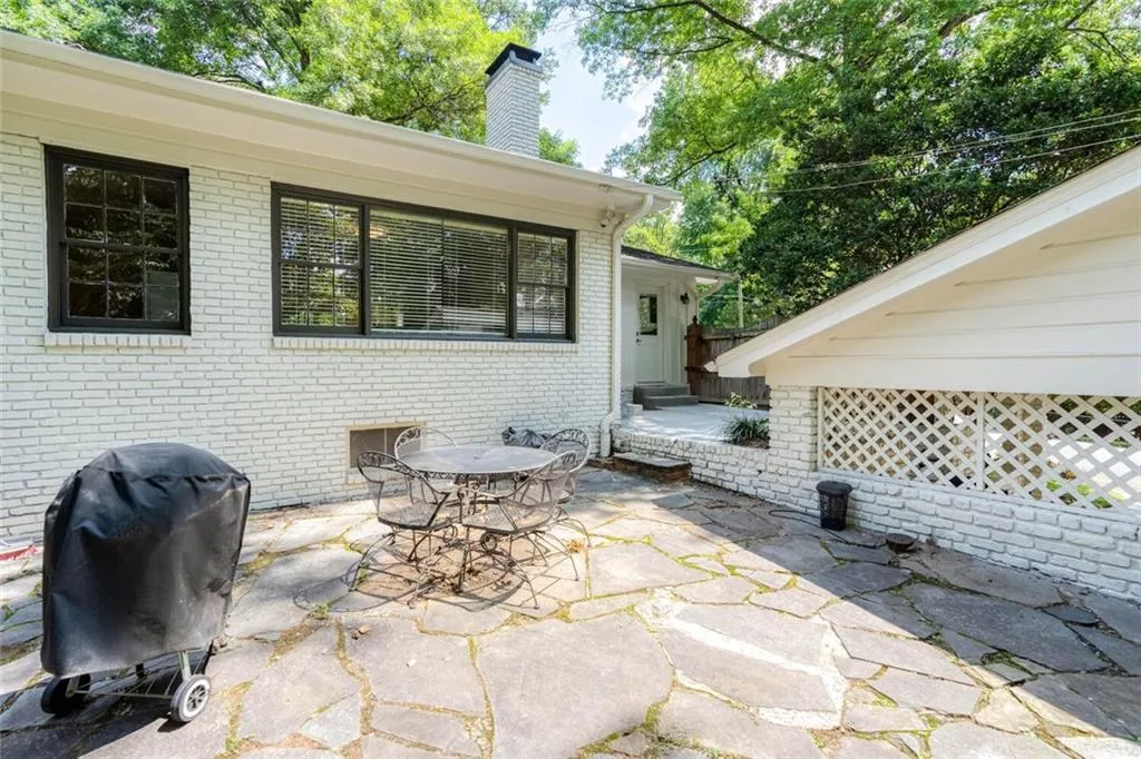 581 Hammond Drive, Atlanta, Georgia 30328, 3 Bedrooms Bedrooms, ,2 BathroomsBathrooms,Residential,Sold,581 Hammond Drive,7245477