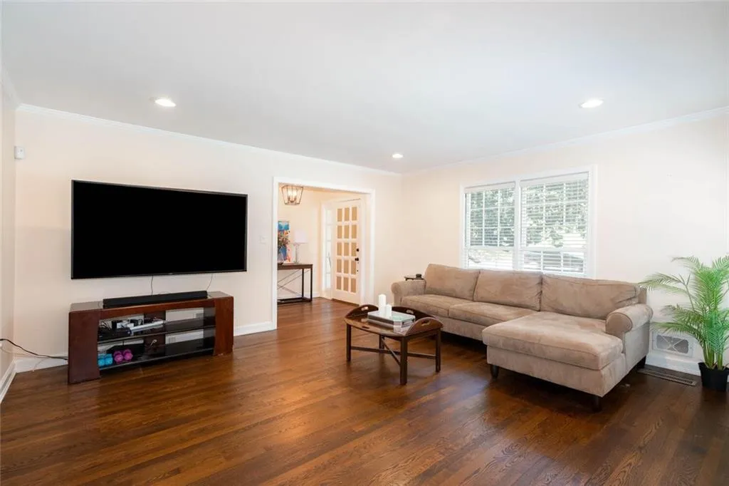 581 Hammond Drive, Atlanta, Georgia 30328, 3 Bedrooms Bedrooms, ,2 BathroomsBathrooms,Residential,Sold,581 Hammond Drive,7245477