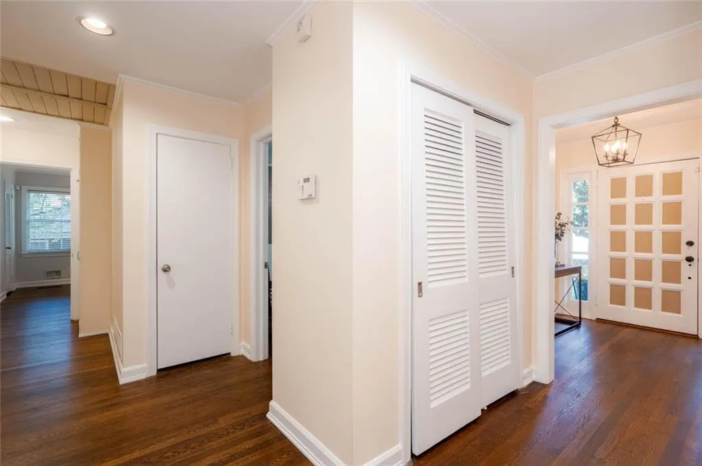 581 Hammond Drive, Atlanta, Georgia 30328, 3 Bedrooms Bedrooms, ,2 BathroomsBathrooms,Residential,Sold,581 Hammond Drive,7245477