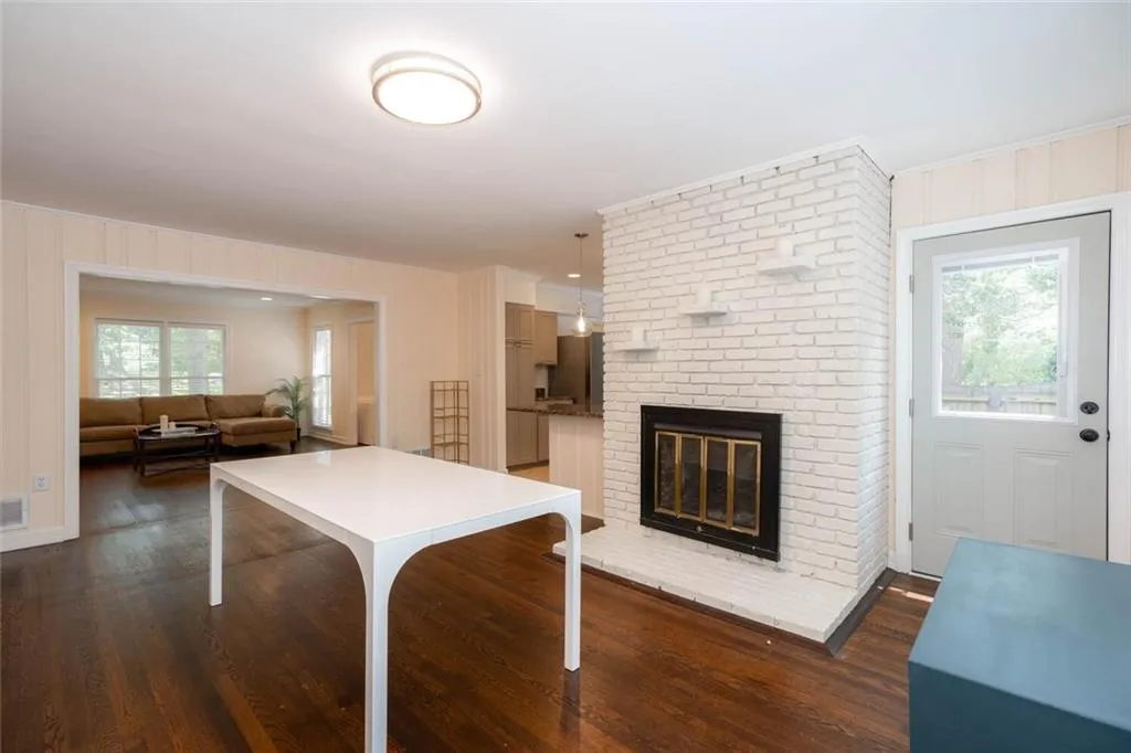 581 Hammond Drive, Atlanta, Georgia 30328, 3 Bedrooms Bedrooms, ,2 BathroomsBathrooms,Residential,Sold,581 Hammond Drive,7245477