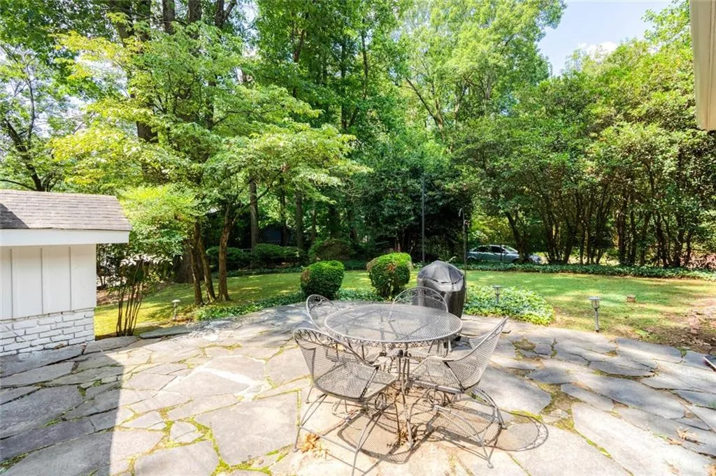 581 Hammond Drive, Atlanta, Georgia 30328, 3 Bedrooms Bedrooms, ,2 BathroomsBathrooms,Residential,Sold,581 Hammond Drive,7245477