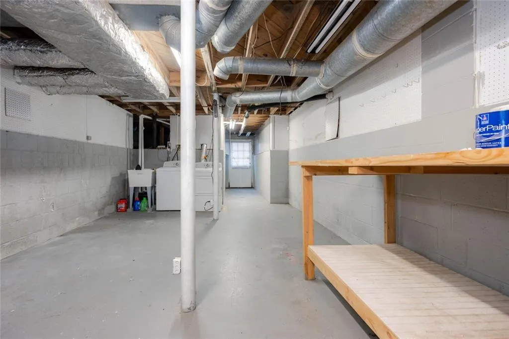 581 Hammond Drive, Atlanta, Georgia 30328, 3 Bedrooms Bedrooms, ,2 BathroomsBathrooms,Residential,Sold,581 Hammond Drive,7245477