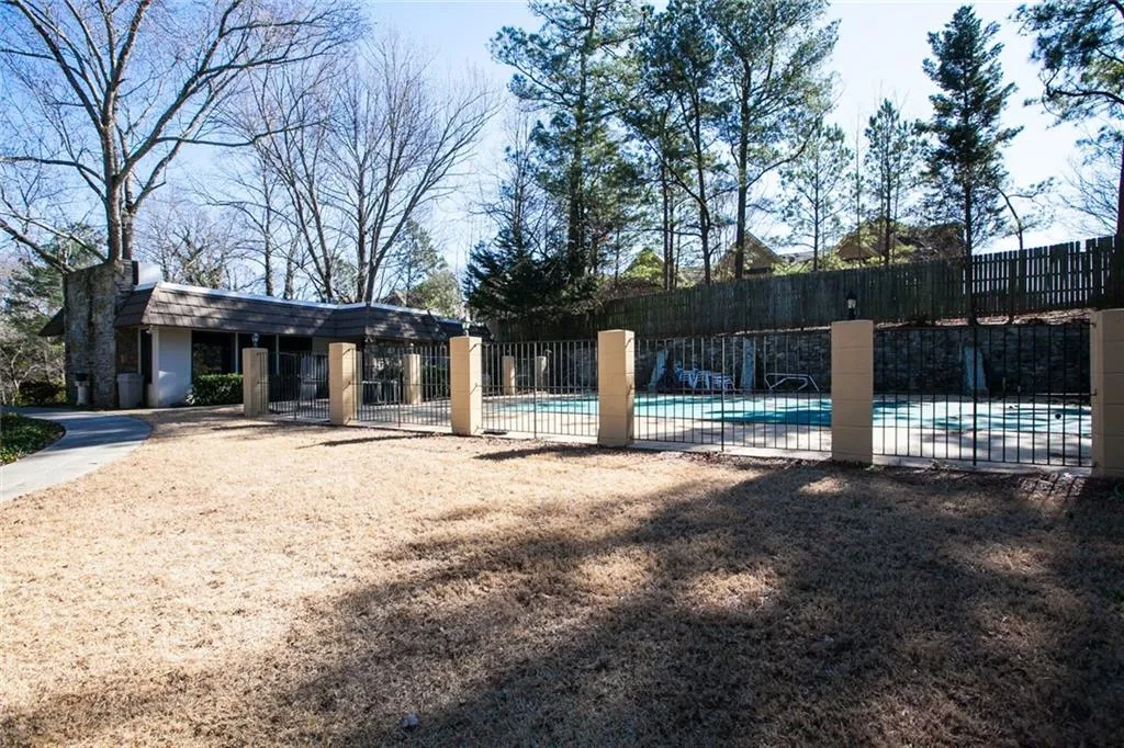 725 Dalrymple Road Unit 3a, Atlanta, Georgia 30328, 2 Bedrooms Bedrooms, ,2 BathroomsBathrooms,Residential,Sold,725 Dalrymple Road Unit 3a,7376745