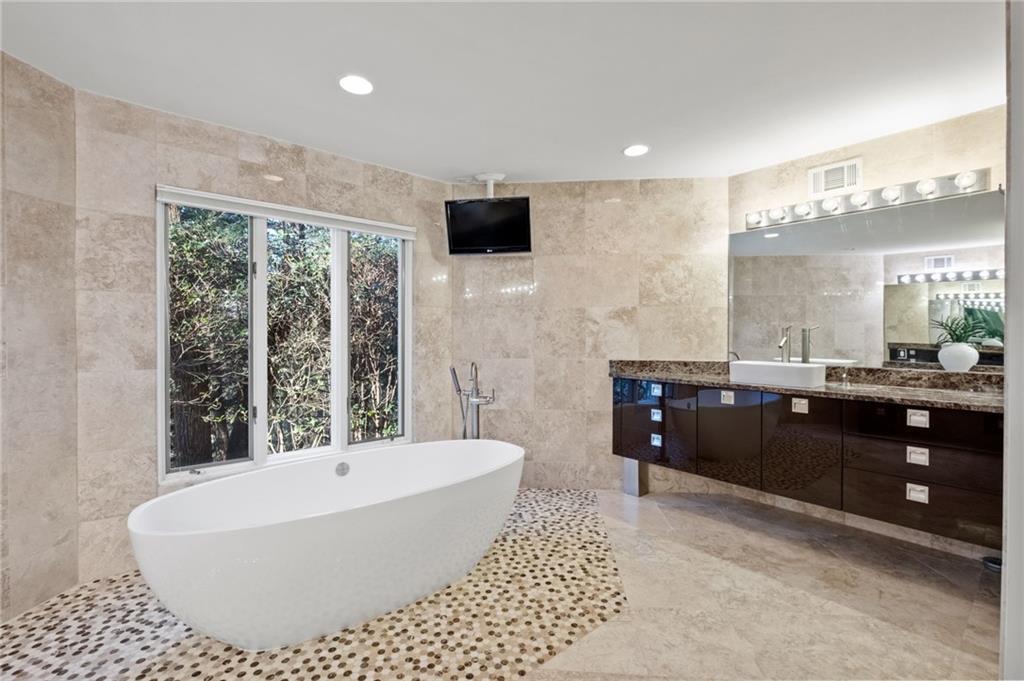 30 Chevaux Court, Atlanta, Georgia 30342, 4 Bedrooms Bedrooms, ,4 BathroomsBathrooms,Residential,Sold,30 Chevaux Court,7326939