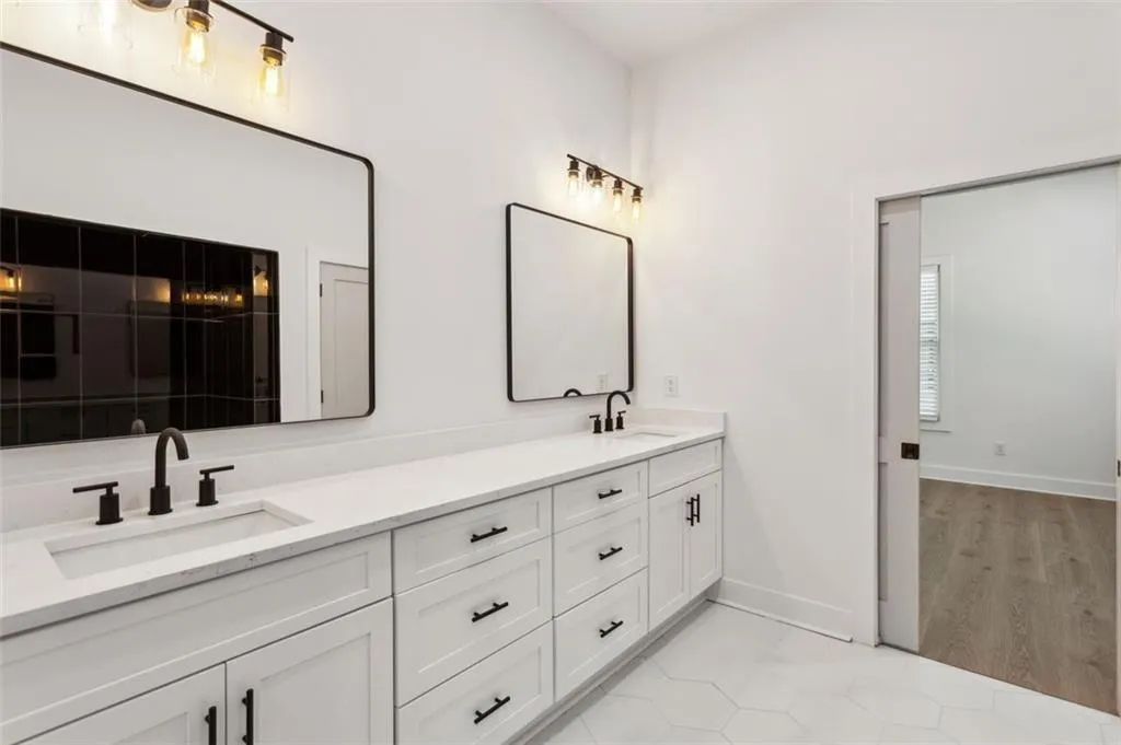 2438 2nd Street Nw, Atlanta, Georgia 30318, 5 Bedrooms Bedrooms, ,5 BathroomsBathrooms,Residential,For Sale,2438 2nd Street Nw,7636704