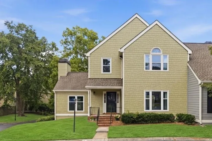 8 Vernon Glen Court, Sandy Springs, Georgia 30338