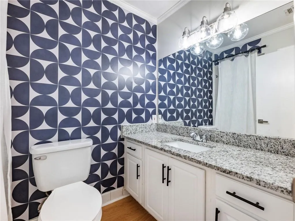 Full bath with vanity and crown molding