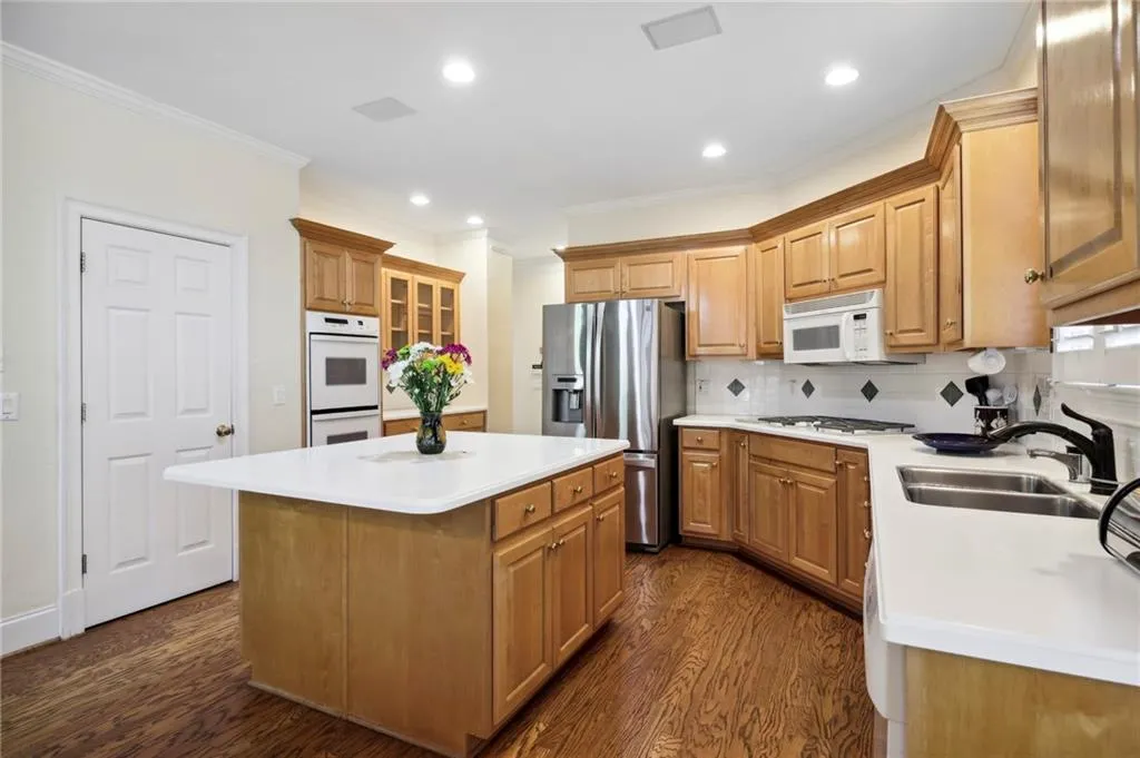 335 Hunting View Court, Atlanta, Georgia 30328, 5 Bedrooms Bedrooms, ,4 BathroomsBathrooms,Residential,Sold,335 Hunting View Court,7201264