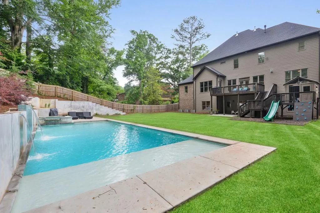 435 Windsor Parkway Ne, Sandy Springs, Georgia 30342, 5 Bedrooms Bedrooms, ,4 BathroomsBathrooms,Residential,Sold,435 Windsor Parkway Ne,6620235