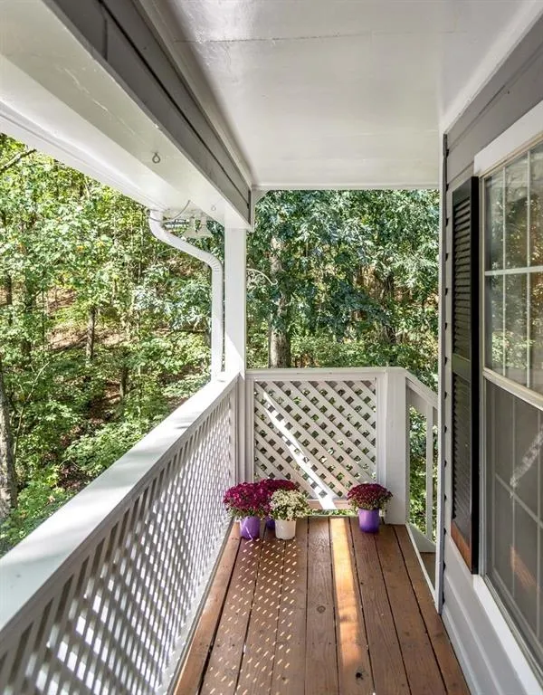 1609 Vicksburg Place, Sandy Springs, Georgia 30350, 2 Bedrooms Bedrooms, ,2 BathroomsBathrooms,Residential,Sold,1609 Vicksburg Place,6621578 1609 Vicksburg Place, Sandy Springs, Georgia 30350, 2 Bedrooms Bedrooms, ,2 BathroomsBathrooms,Residential,Sold,1609 Vicksburg Place,6621578