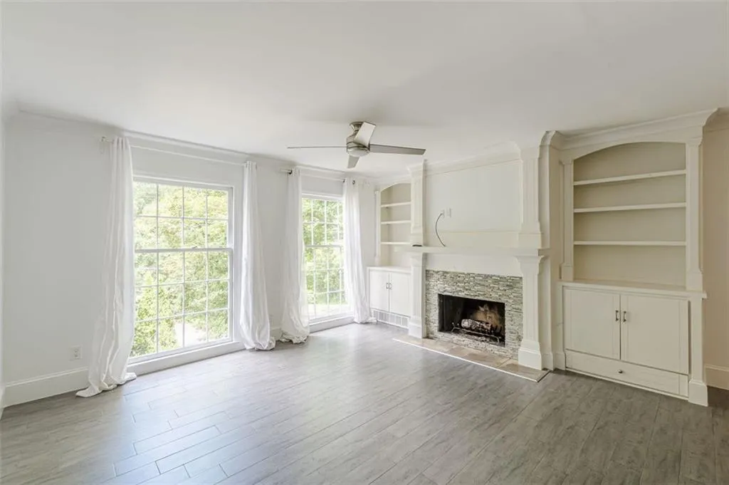 320 Alberta Terrace Ne Unit 3, Atlanta, Georgia 30305, 3 Bedrooms Bedrooms, ,3 BathroomsBathrooms,Residential,For Sale,320 Alberta Terrace Ne Unit 3,7632941