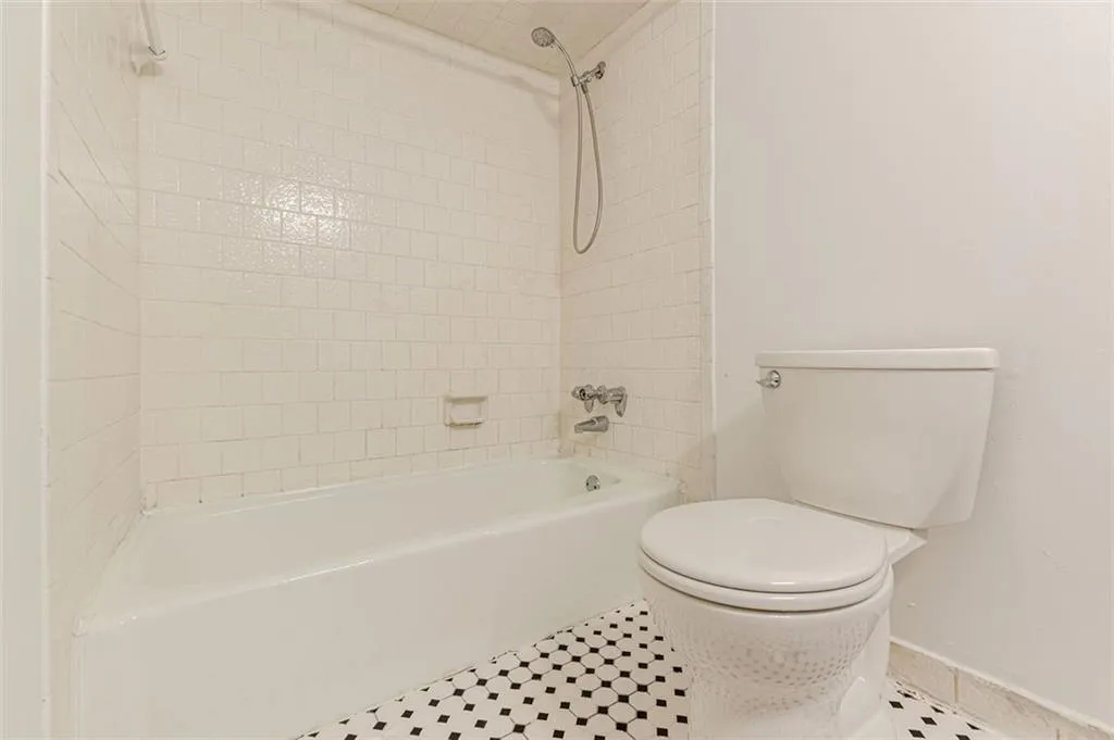 320 Alberta Terrace Ne Unit 3, Atlanta, Georgia 30305, 3 Bedrooms Bedrooms, ,3 BathroomsBathrooms,Residential,For Sale,320 Alberta Terrace Ne Unit 3,7632941
