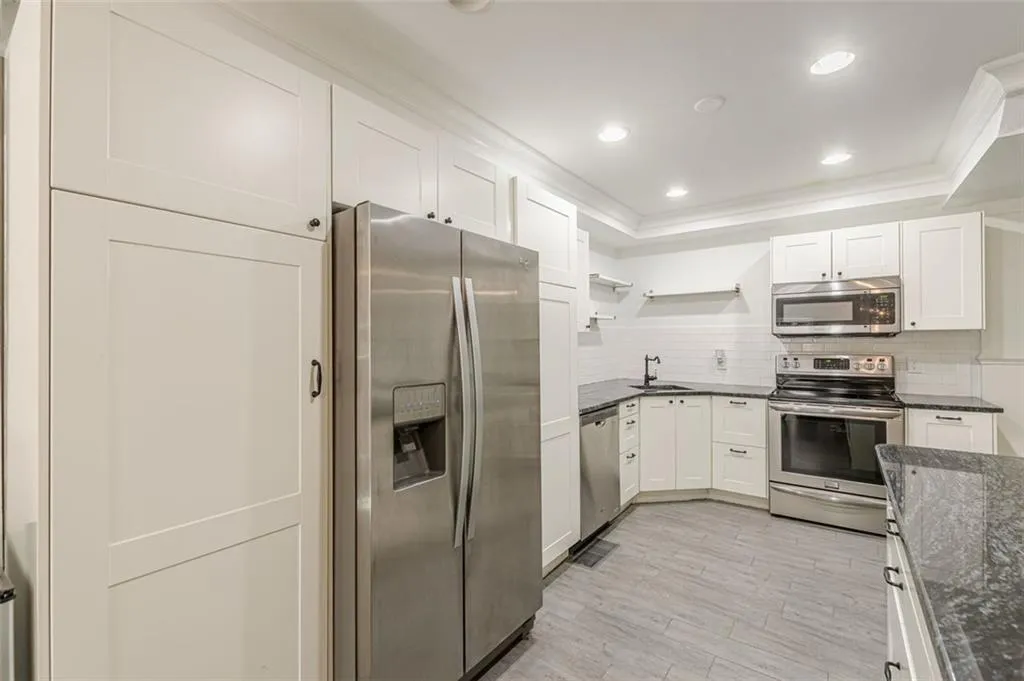 320 Alberta Terrace Ne Unit 3, Atlanta, Georgia 30305, 3 Bedrooms Bedrooms, ,3 BathroomsBathrooms,Residential,For Sale,320 Alberta Terrace Ne Unit 3,7632941