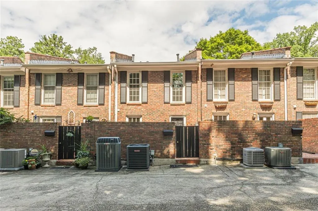 320 Alberta Terrace Ne Unit 3, Atlanta, Georgia 30305, 3 Bedrooms Bedrooms, ,3 BathroomsBathrooms,Residential,For Sale,320 Alberta Terrace Ne Unit 3,7632941