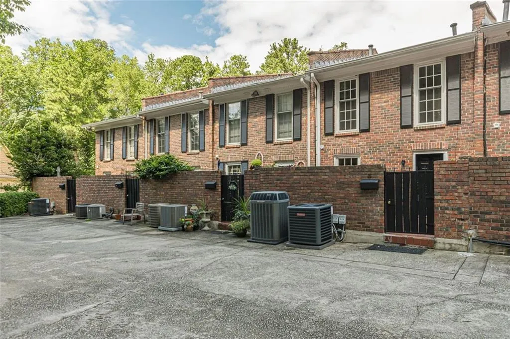 320 Alberta Terrace Ne Unit 3, Atlanta, Georgia 30305, 3 Bedrooms Bedrooms, ,3 BathroomsBathrooms,Residential,For Sale,320 Alberta Terrace Ne Unit 3,7632941