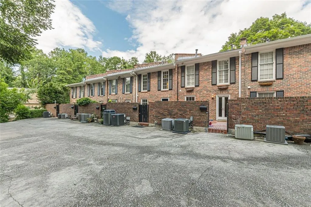320 Alberta Terrace Ne Unit 3, Atlanta, Georgia 30305, 3 Bedrooms Bedrooms, ,3 BathroomsBathrooms,Residential,For Sale,320 Alberta Terrace Ne Unit 3,7632941
