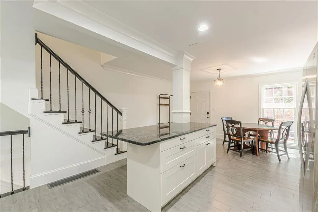 320 Alberta Terrace Ne Unit 3, Atlanta, Georgia 30305, 3 Bedrooms Bedrooms, ,3 BathroomsBathrooms,Residential,For Sale,320 Alberta Terrace Ne Unit 3,7632941