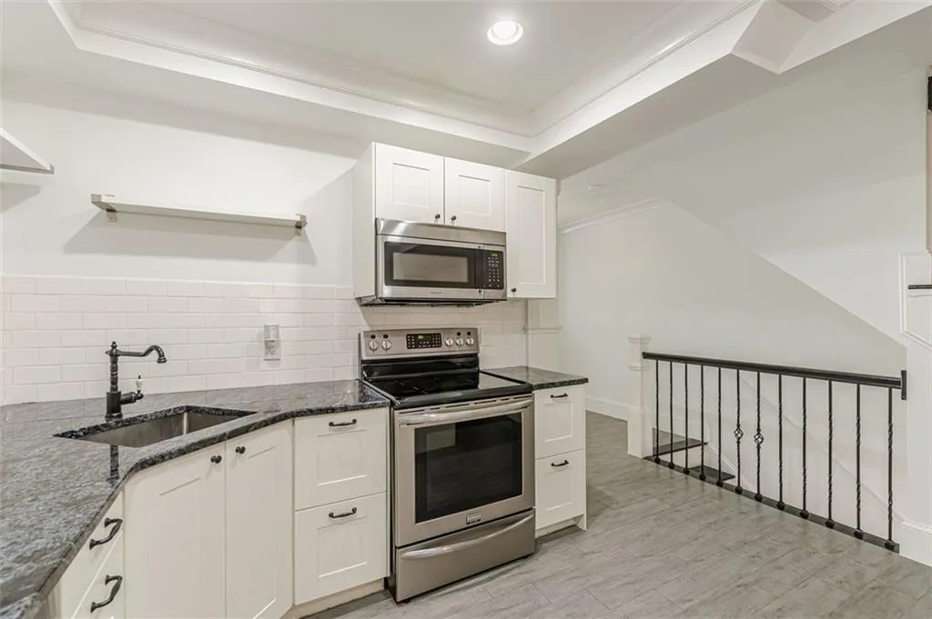 320 Alberta Terrace Ne Unit 3, Atlanta, Georgia 30305, 3 Bedrooms Bedrooms, ,3 BathroomsBathrooms,Residential,For Sale,320 Alberta Terrace Ne Unit 3,7632941