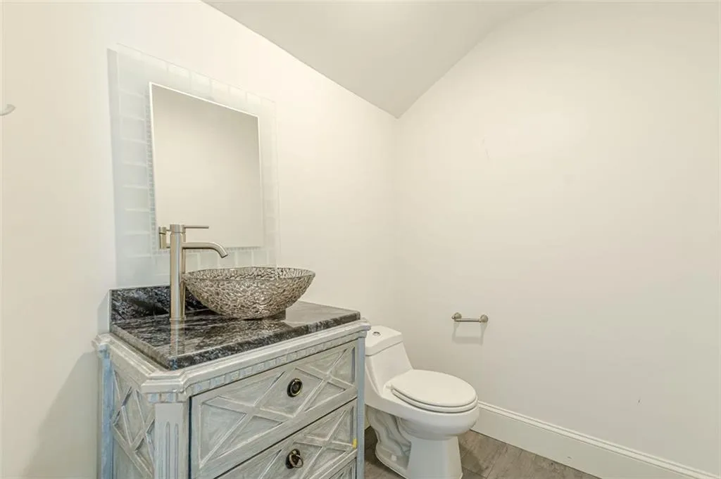 320 Alberta Terrace Ne Unit 3, Atlanta, Georgia 30305, 3 Bedrooms Bedrooms, ,3 BathroomsBathrooms,Residential,For Sale,320 Alberta Terrace Ne Unit 3,7632941