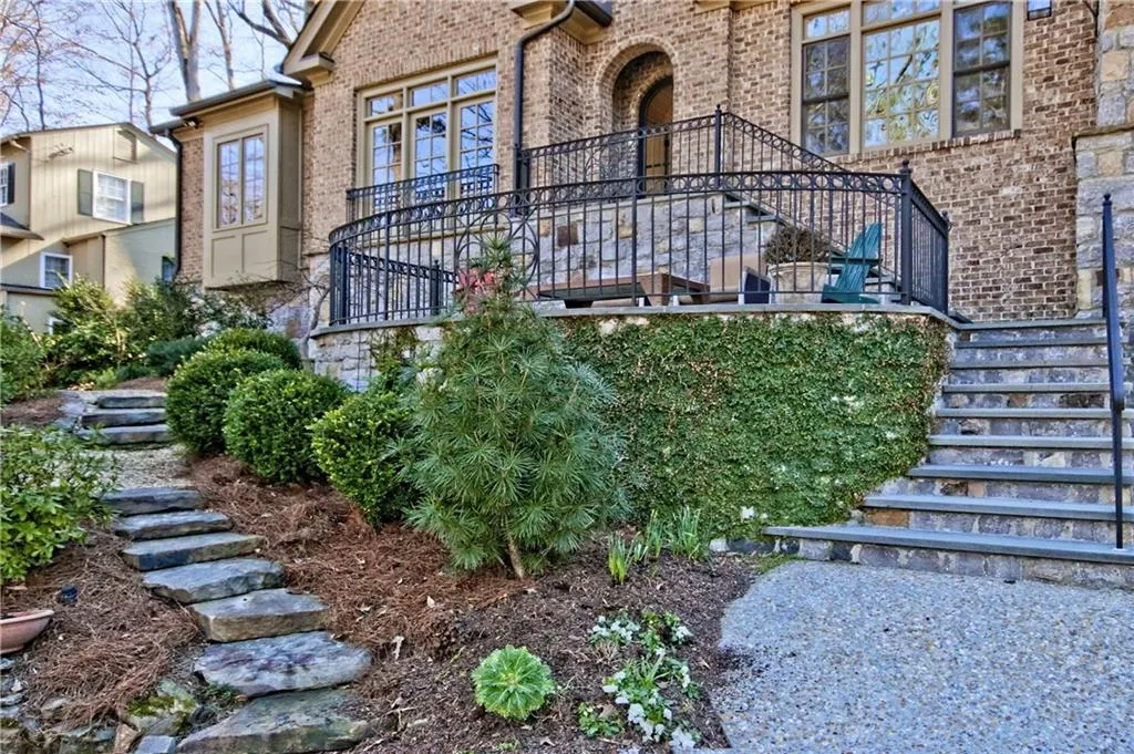 345 Brentwood Terrace Ne, Atlanta, Georgia 30305, 4 Bedrooms Bedrooms, ,3 BathroomsBathrooms,Residential,Sold,345 Brentwood Terrace Ne,5647441