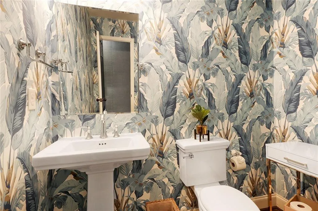 5200 High Point Road, Atlanta, Georgia 30342, 4 Bedrooms Bedrooms, ,3 BathroomsBathrooms,Residential,Sold,5200 High Point Road,6765638