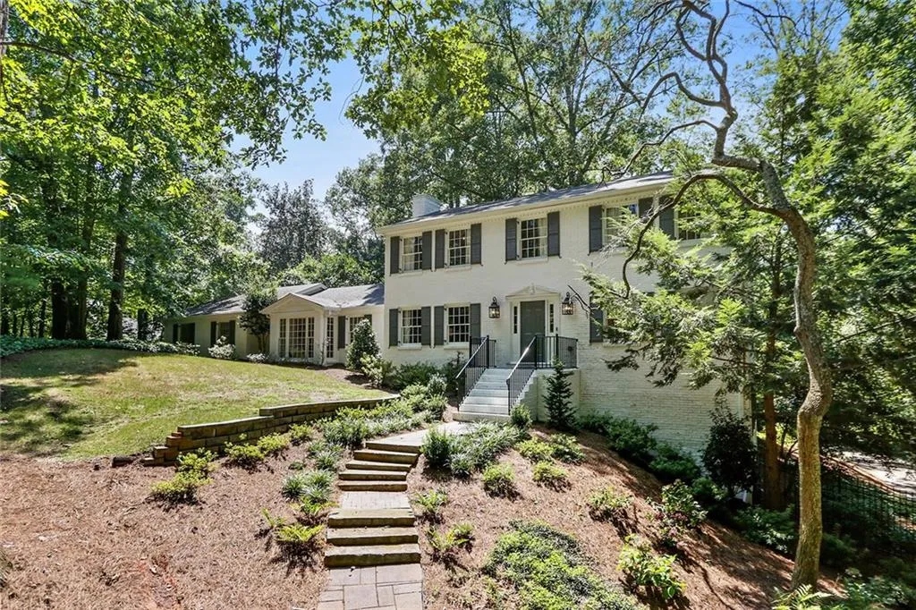 5200 High Point Road, Atlanta, Georgia 30342, 4 Bedrooms Bedrooms, ,3 BathroomsBathrooms,Residential,Sold,5200 High Point Road,6765638