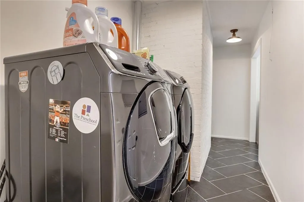 5200 High Point Road, Atlanta, Georgia 30342, 4 Bedrooms Bedrooms, ,3 BathroomsBathrooms,Residential,Sold,5200 High Point Road,6765638